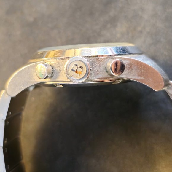 Vintage Men's Burberry Stainless Watch, BU7303, EKD insignia, authentic, used - Picture 5 of 16